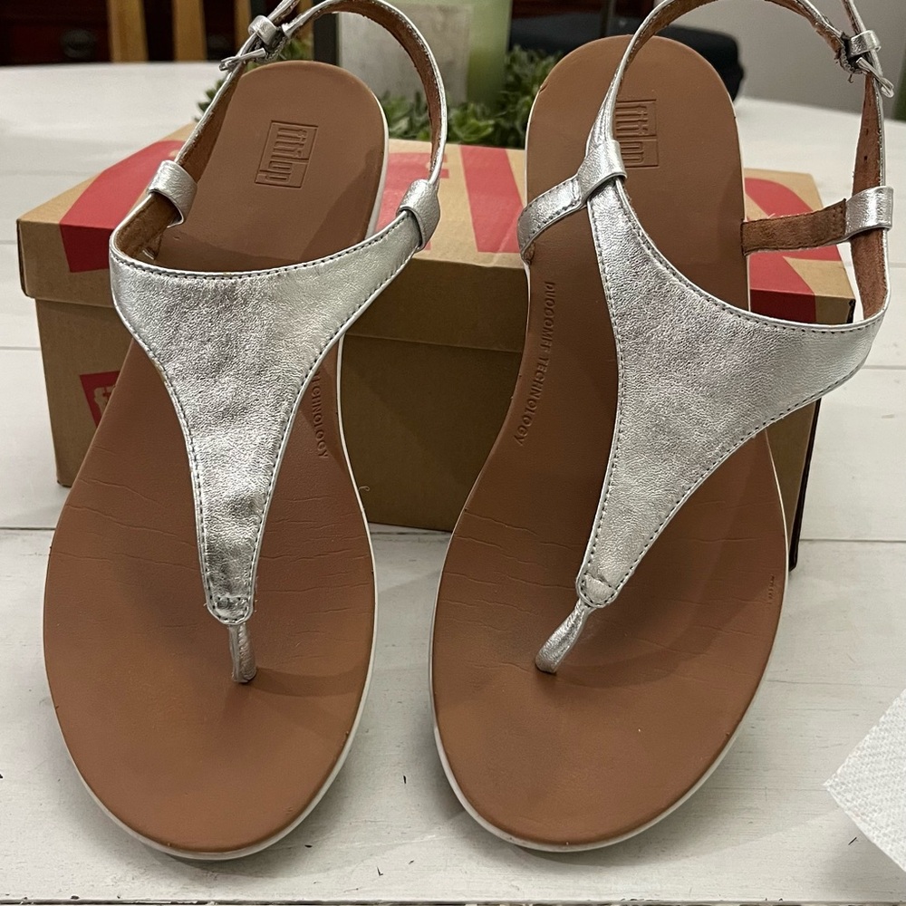 Fit flop Lainey Toe Silver back strap sandals size 8 Women's